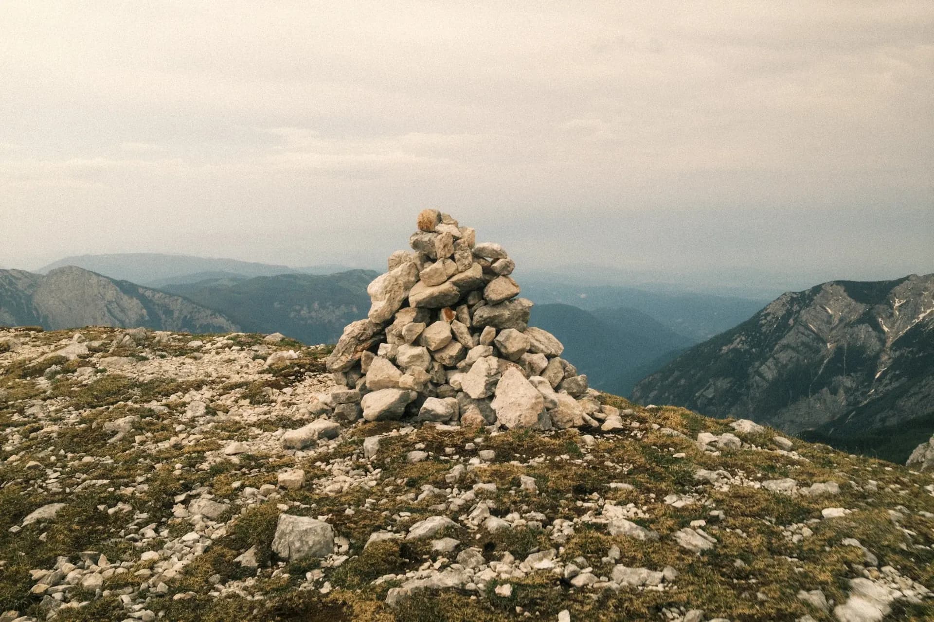 Cairn dans les Alpes Slovènes