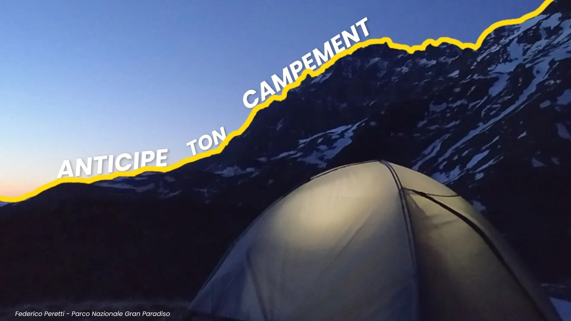 Bivouac en montagne au coucher du soleil