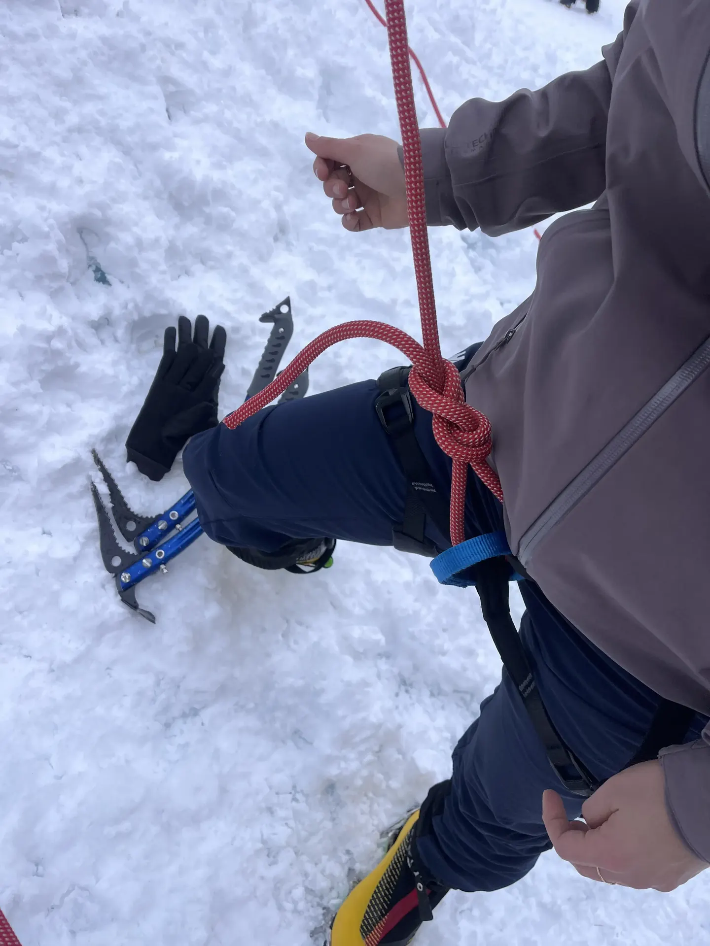 Noeud d'assurage en cascade de glace